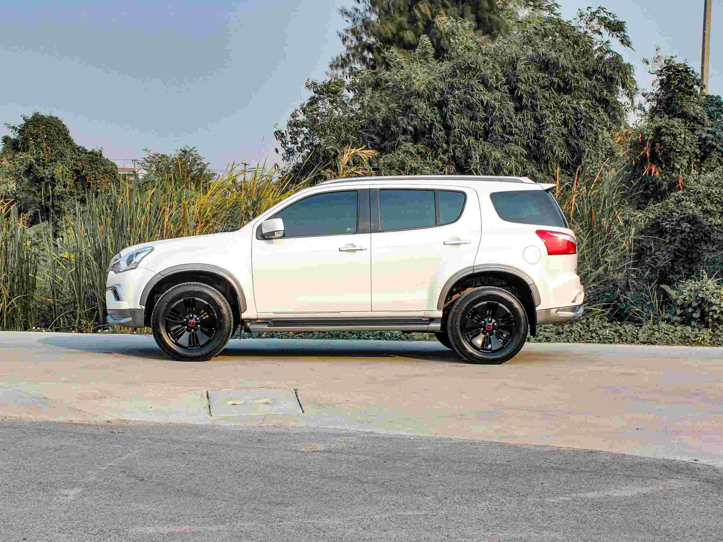 2019 ISUZU MUX 1.9 (DVD Navi)