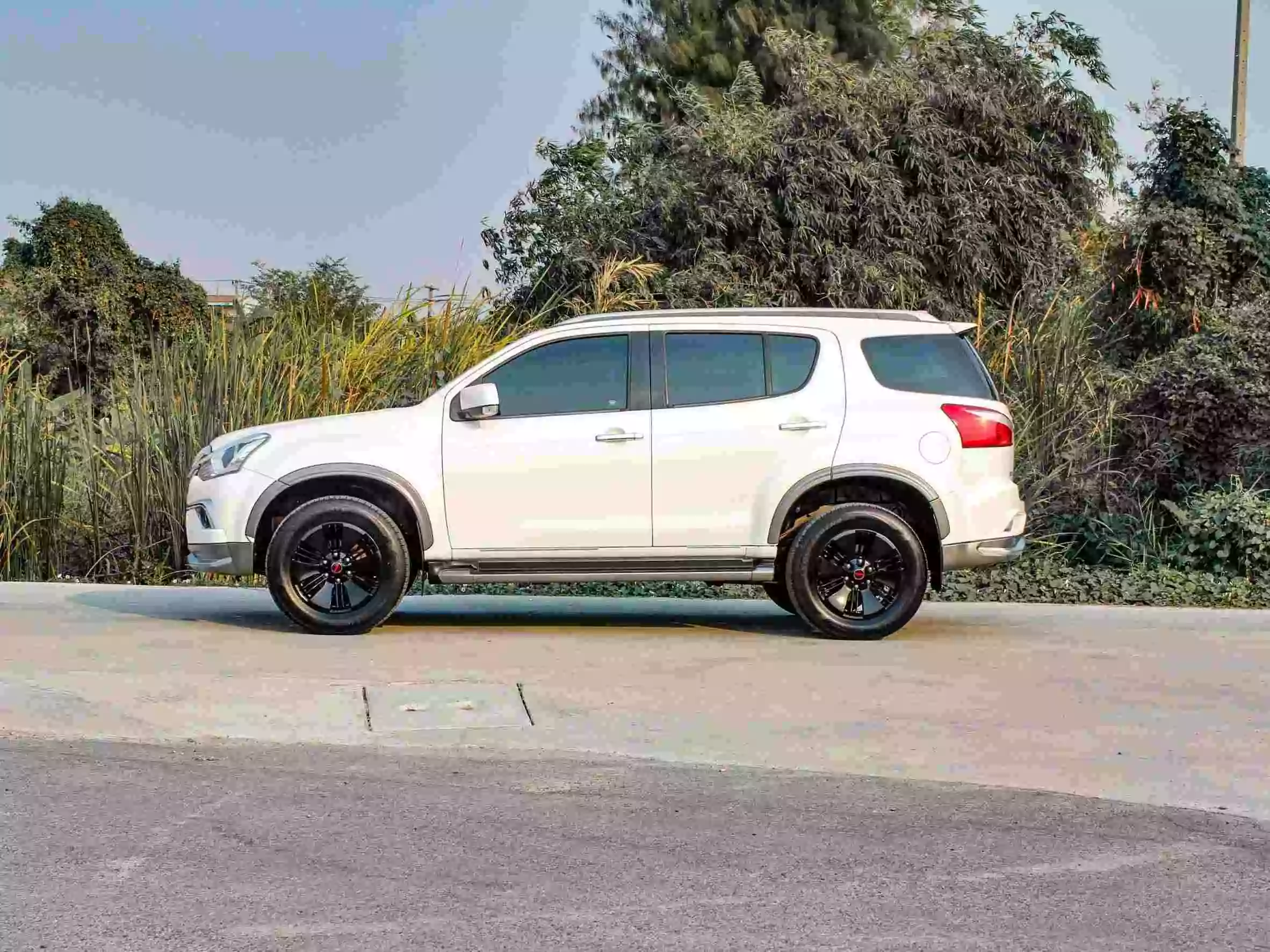 2019 ISUZU MUX 1.9 (DVD Navi)