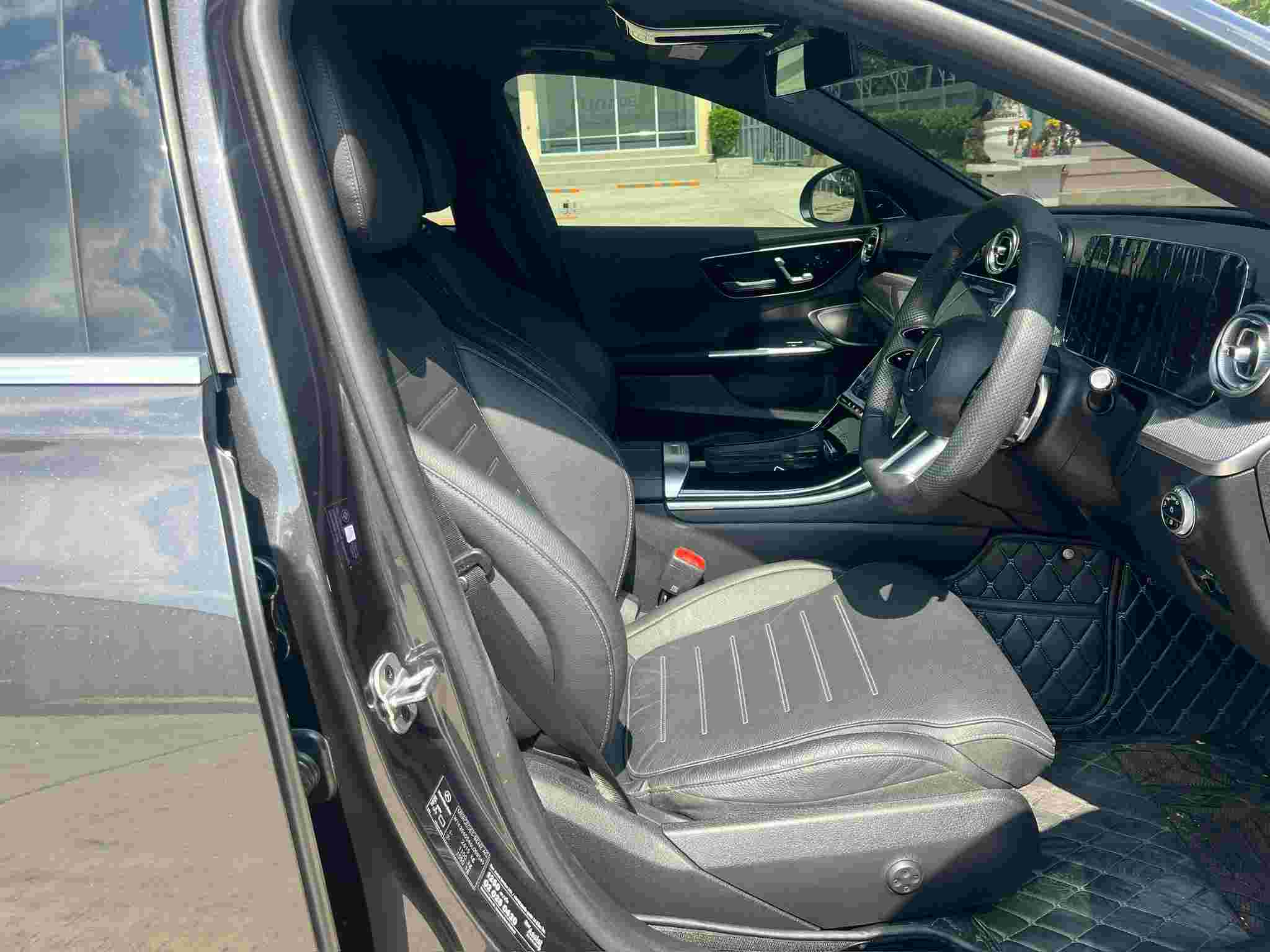 2023 Mercedes Benz C350e AMG Dynamic (W206)