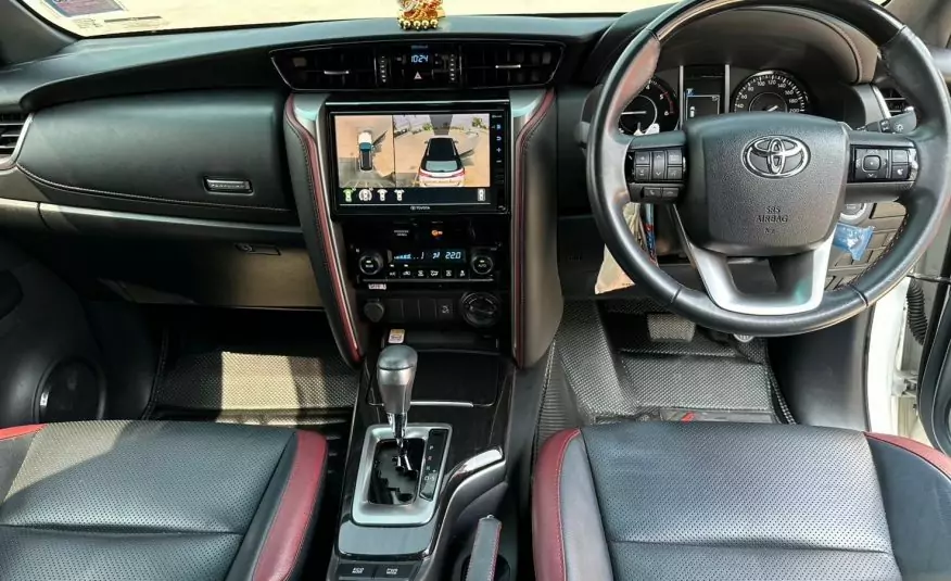 2022 TOYOTA FORTUNER 2.4 LEGENDER 4WD BLACK TOP