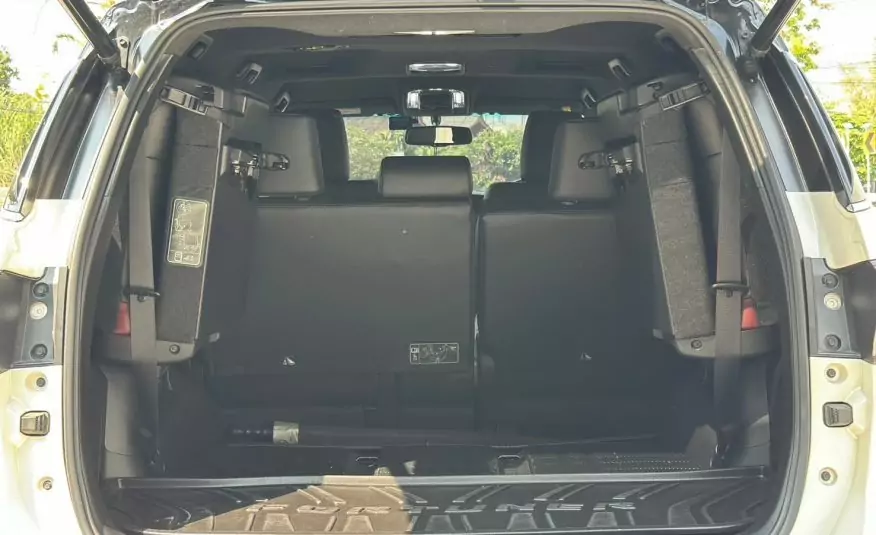 2022 TOYOTA FORTUNER 2.4 LEGENDER 4WD BLACK TOP