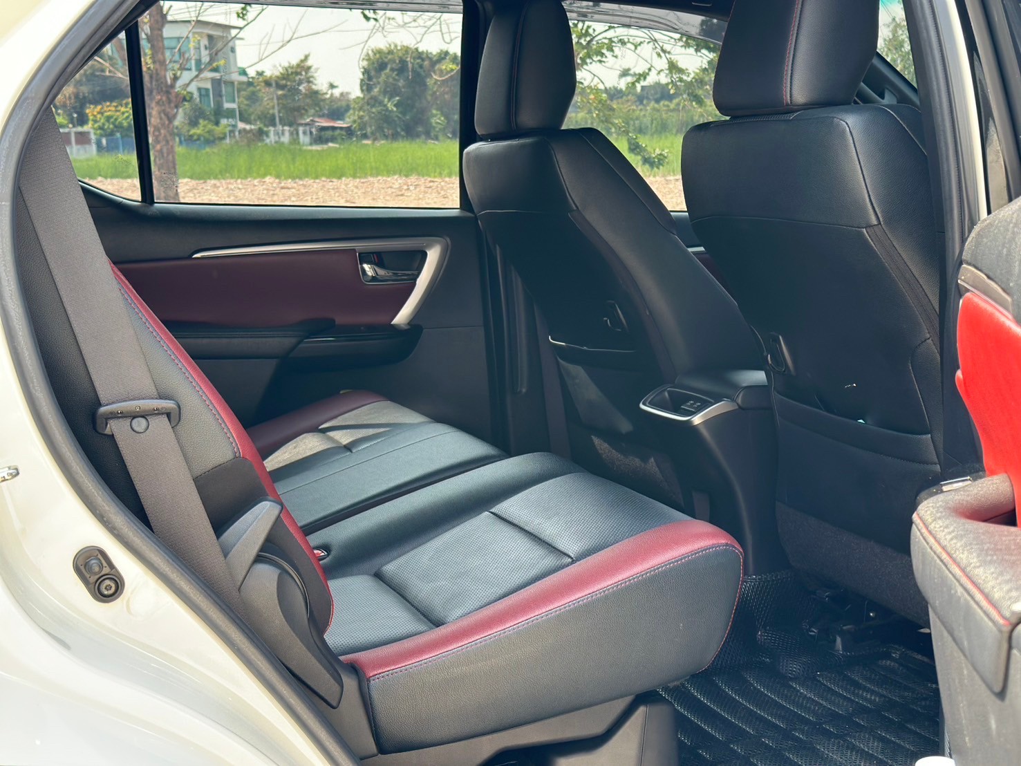 2022 TOYOTA FORTUNER 2.4 LEGENDER 4WD BLACK TOP
