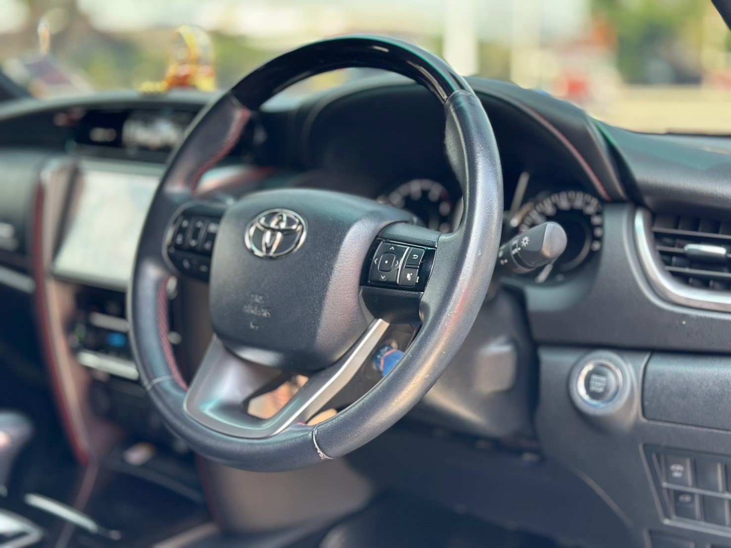 2022 TOYOTA FORTUNER 2.4 LEGENDER 4WD BLACK TOP