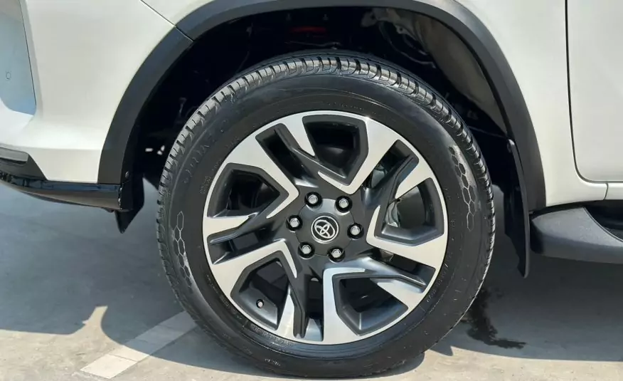 2022 TOYOTA FORTUNER 2.4 LEGENDER 4WD BLACK TOP