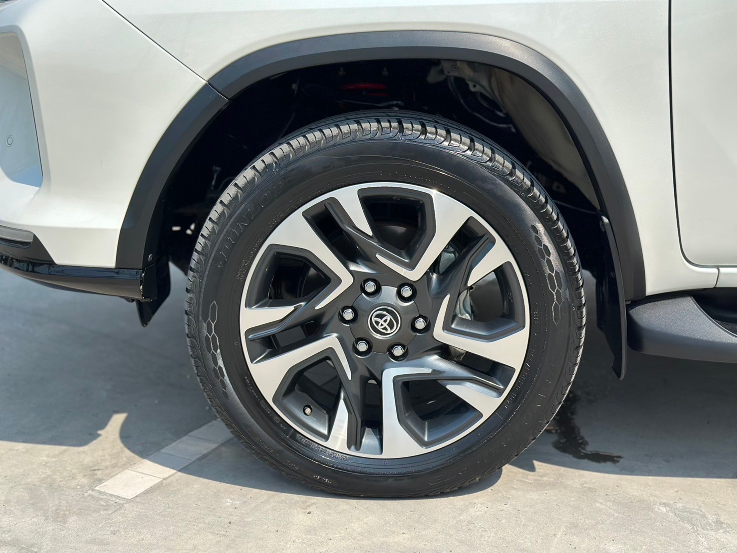 2022 TOYOTA FORTUNER 2.4 LEGENDER 4WD BLACK TOP