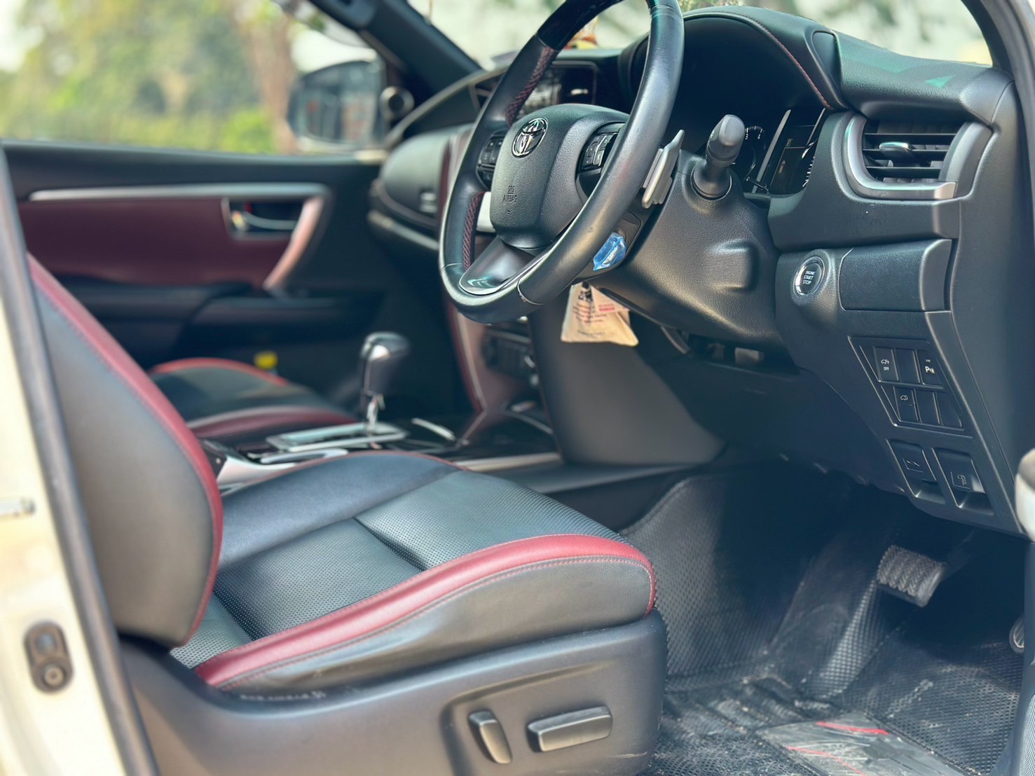 2022 TOYOTA FORTUNER 2.4 LEGENDER 4WD BLACK TOP