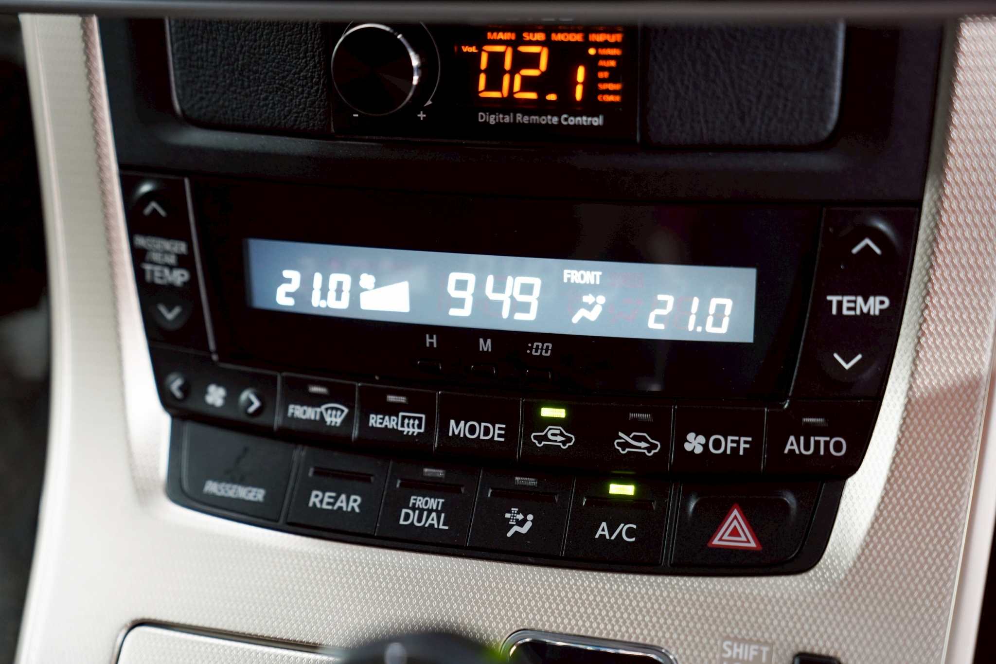 2014 TOYOTA VELLFIRE 2.4 V AT