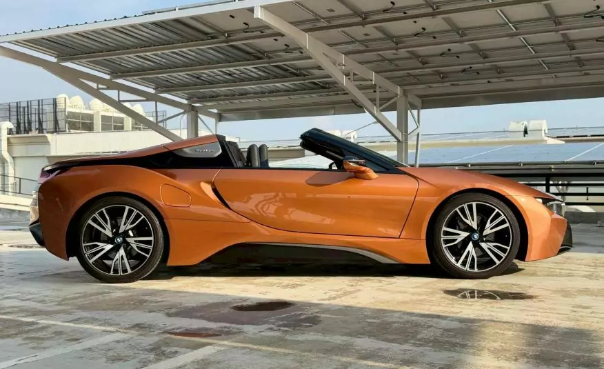 2021 BMW i8 Roadster