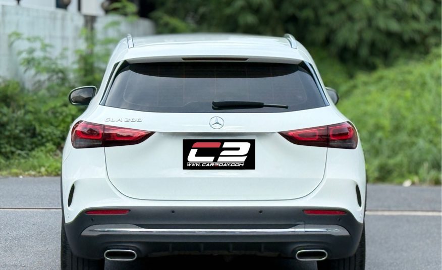 2021 Mercedes-Benz GLA200 AMG