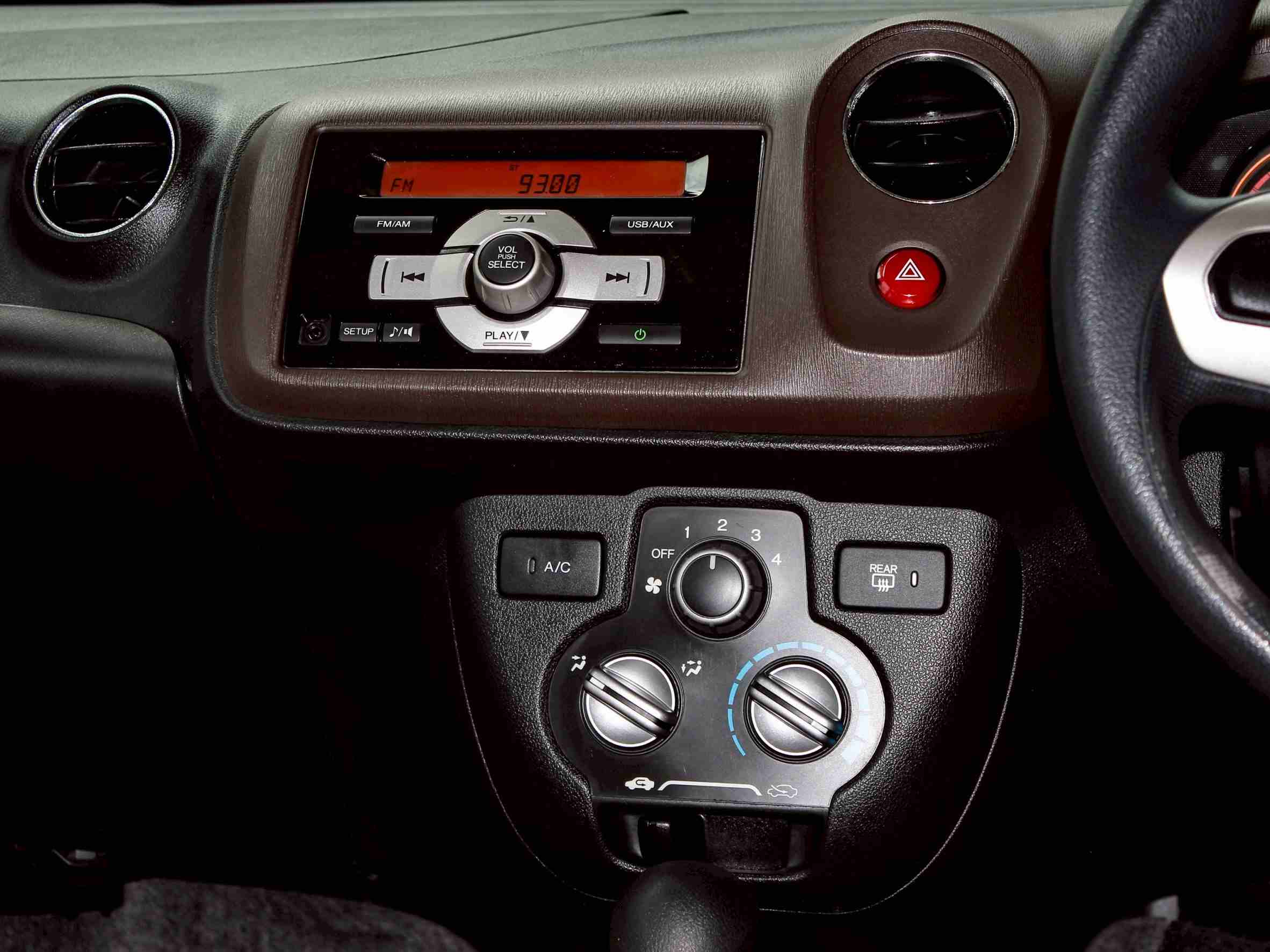 2013 HONDA BRIO AMAZE 1.2 V