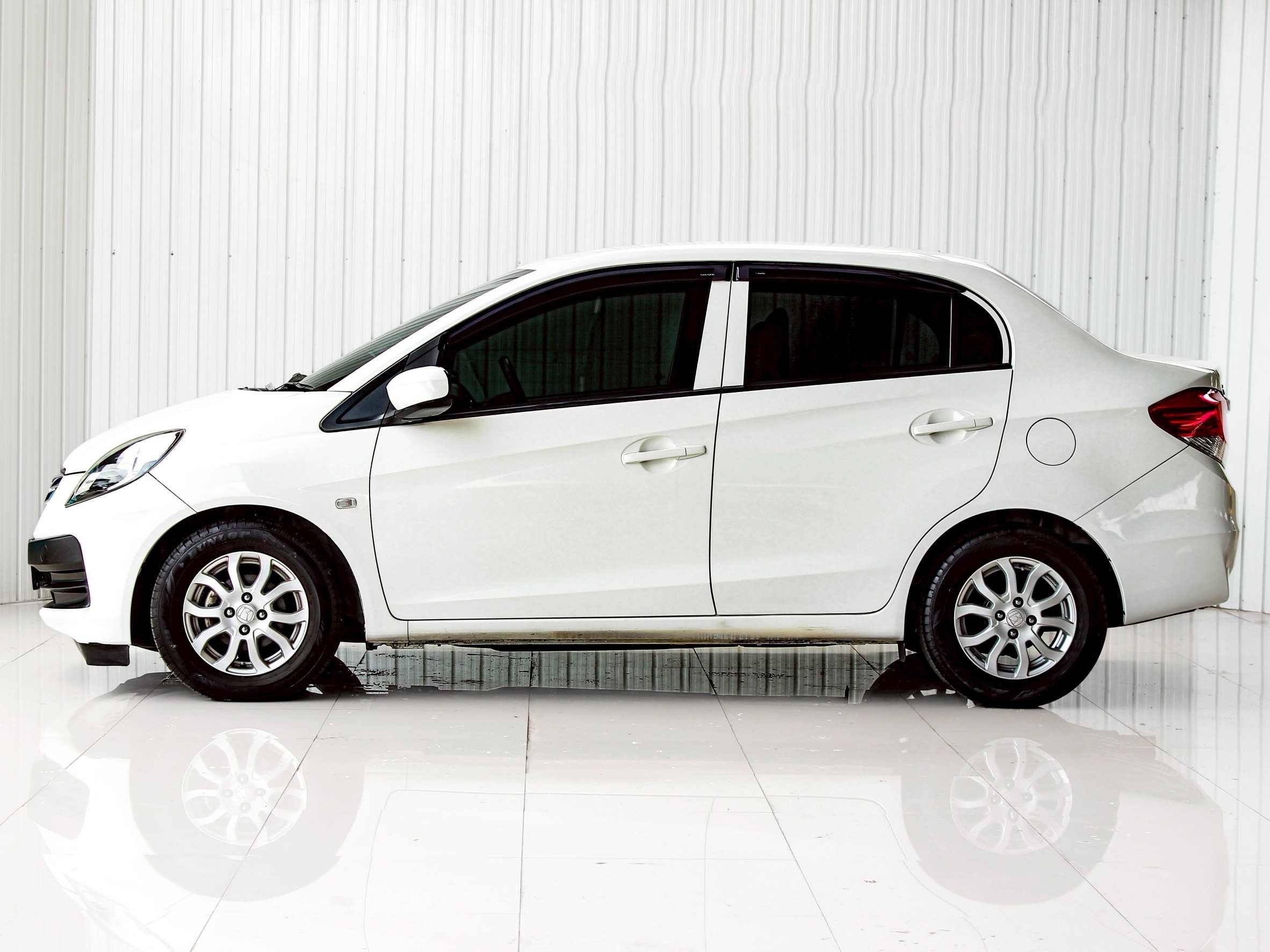 2013 HONDA BRIO AMAZE 1.2 V