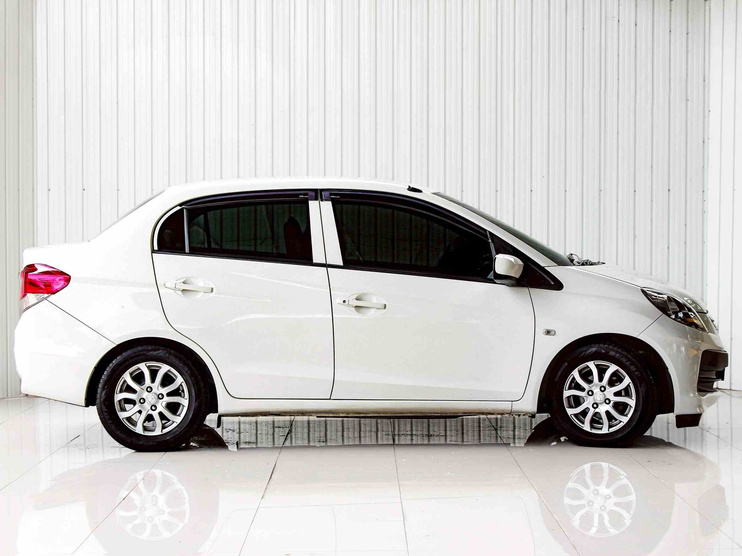 2013 HONDA BRIO AMAZE 1.2 V