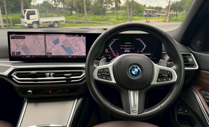 2022 BMW 330e M Sport LCI