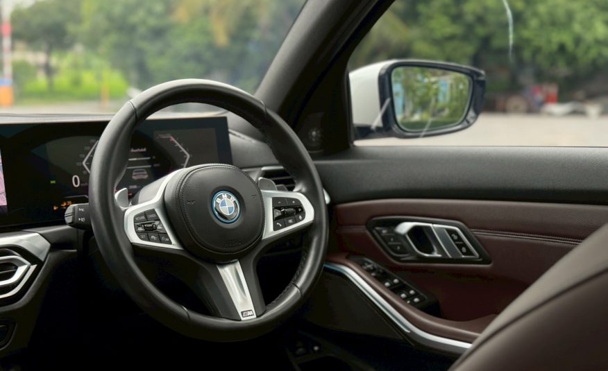 2022 BMW 330e M Sport LCI