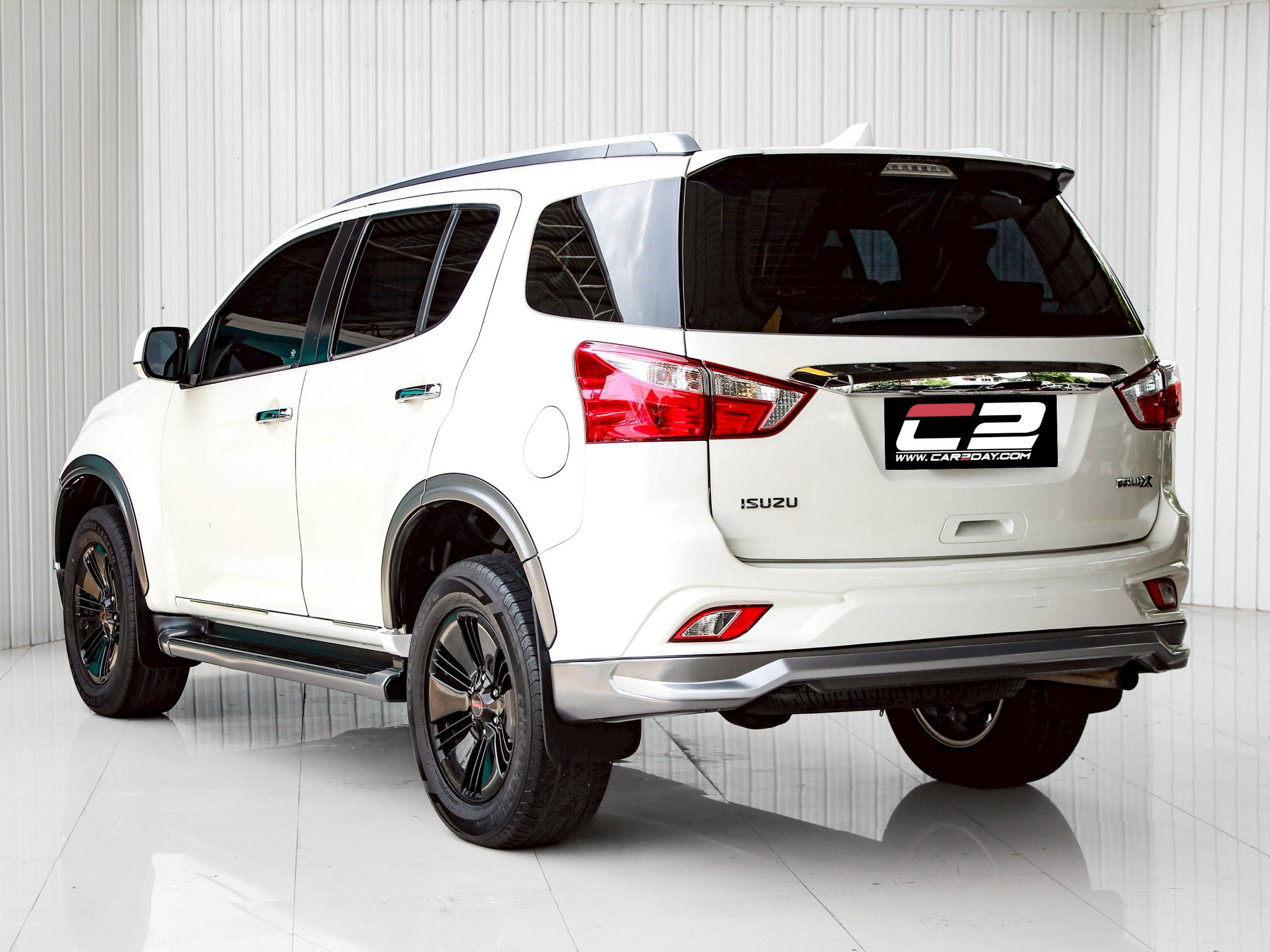 2019 ISUZU MUX 1.9 (DVD Navi