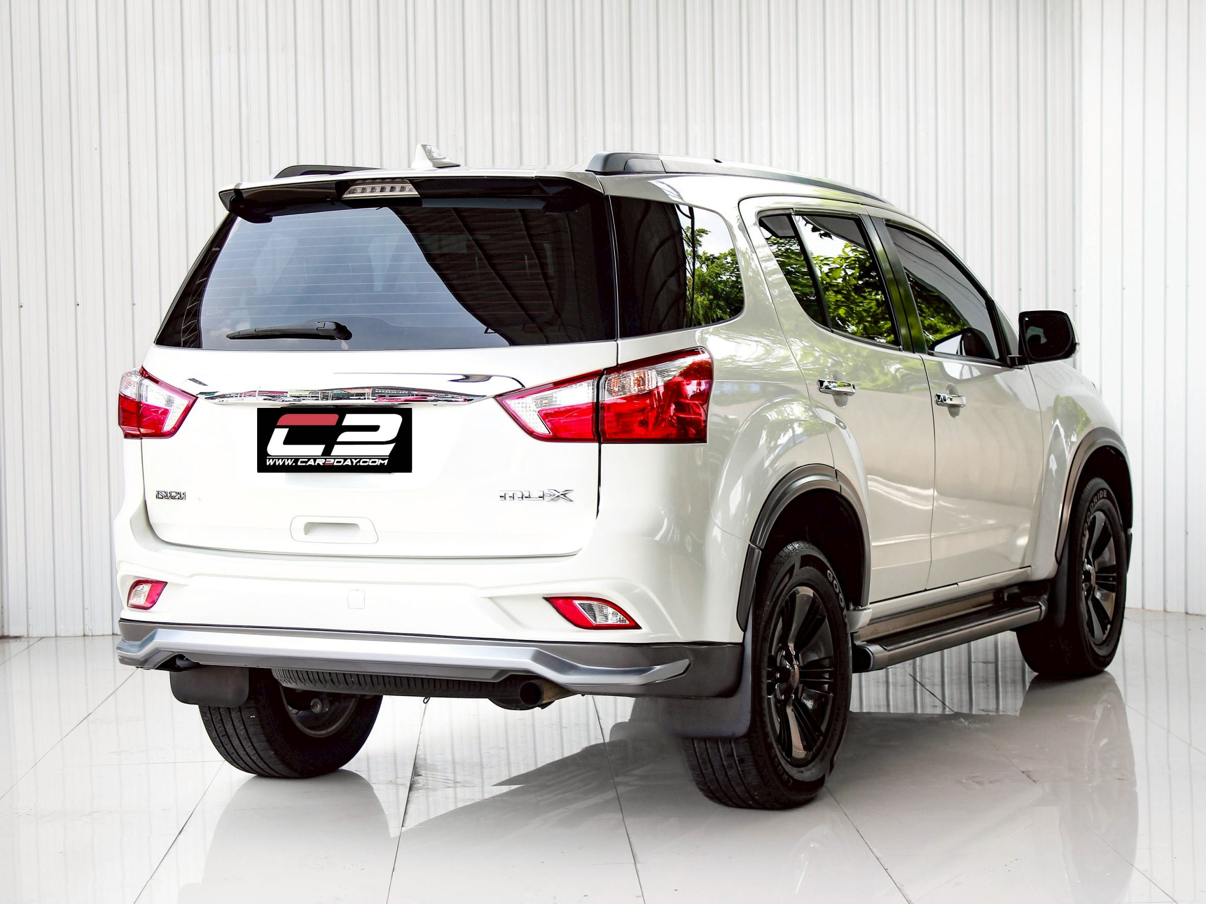 2019 ISUZU MUX 1.9 (DVD Navi