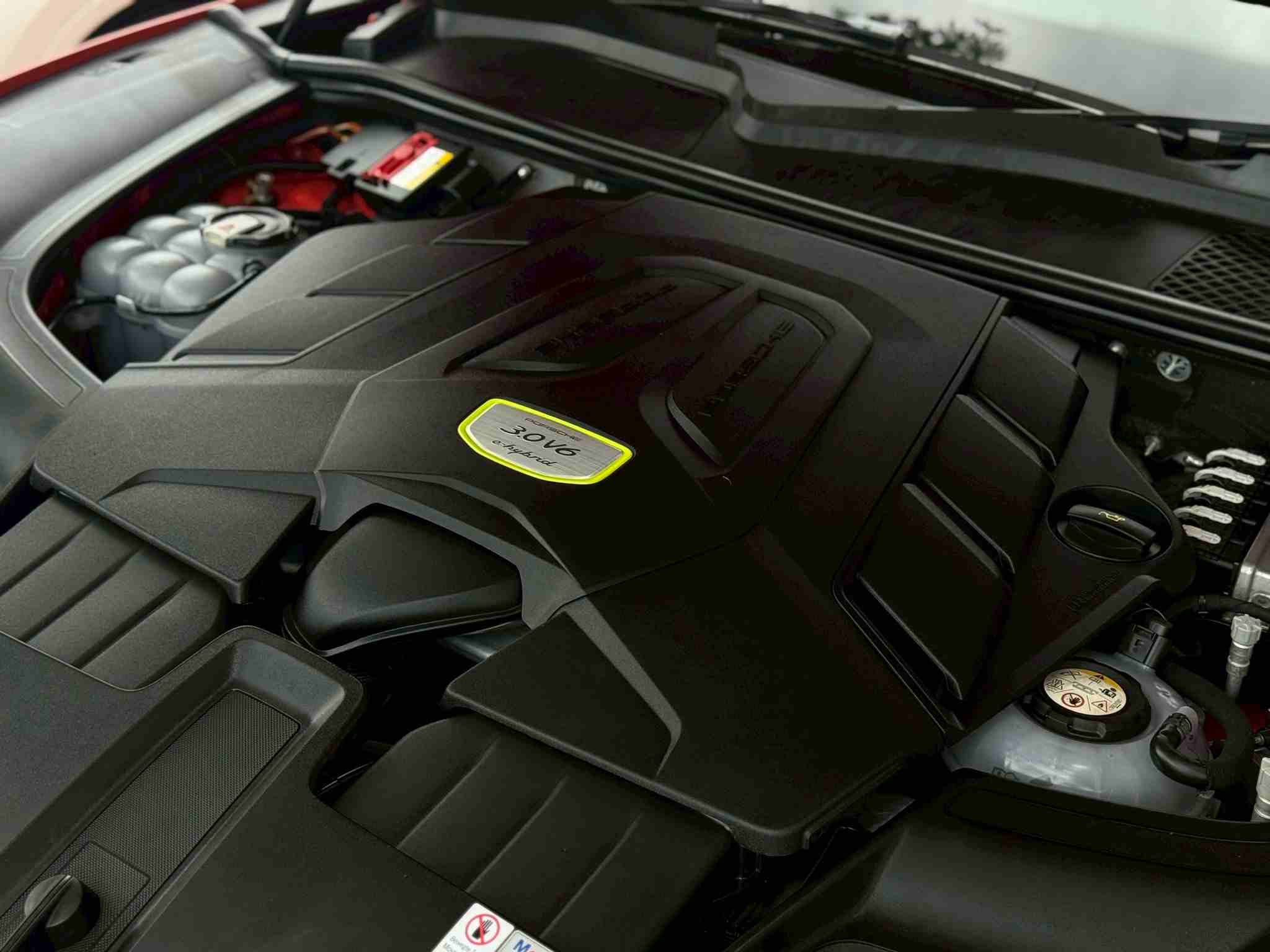 2019 Porsche Cayenne e-hybrid Coupe