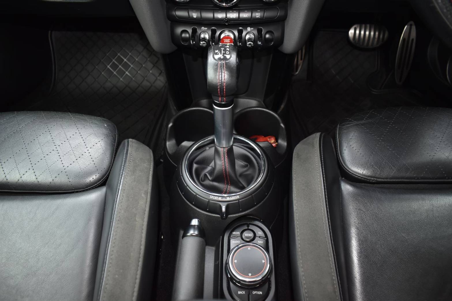 2015 Mini Cooper S 5-Turer JCW Look