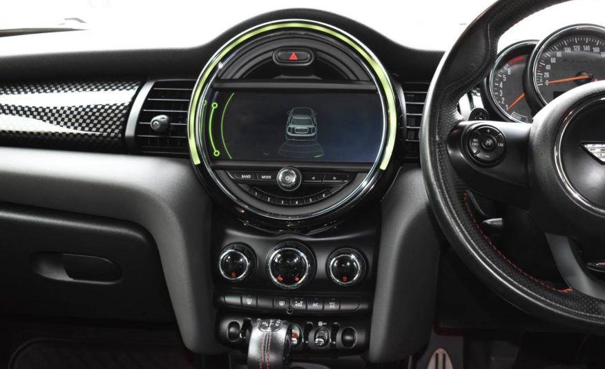2015 Mini Cooper S 5-Turer JCW Look