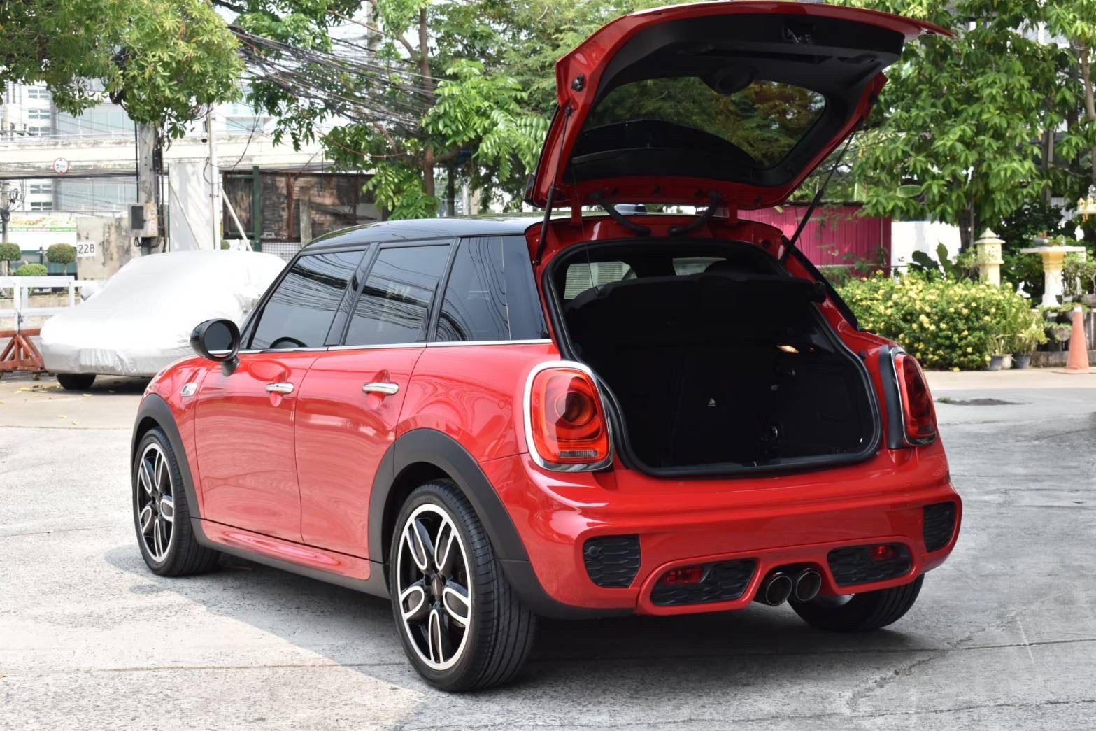2015 Mini Cooper S 5-Turer JCW Look