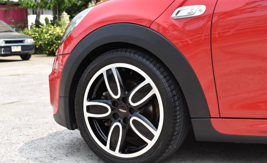 2015 Mini Cooper S 5-Turer JCW Look