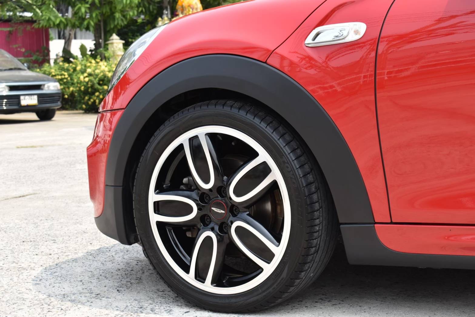 2015 Mini Cooper S 5-Turer JCW Look
