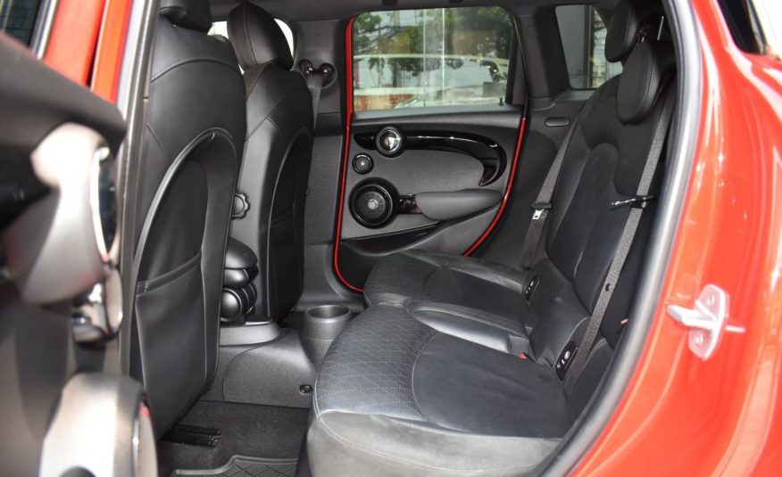 2015 Mini Cooper S 5-Turer JCW Look