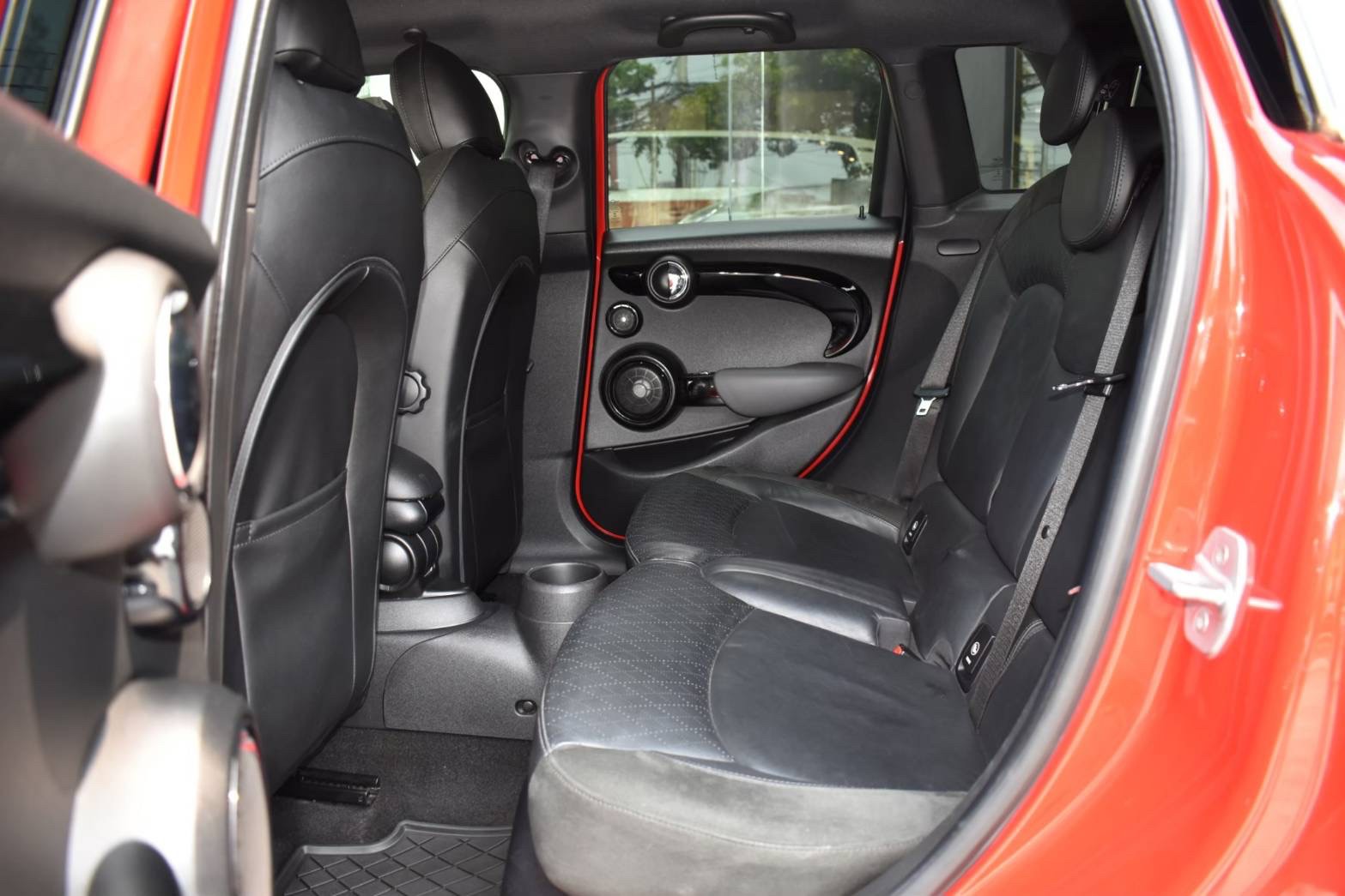 2015 Mini Cooper S 5-Turer JCW Look