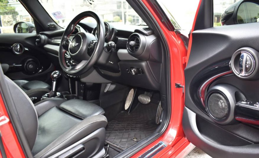 2015 Mini Cooper S 5-Turer JCW Look