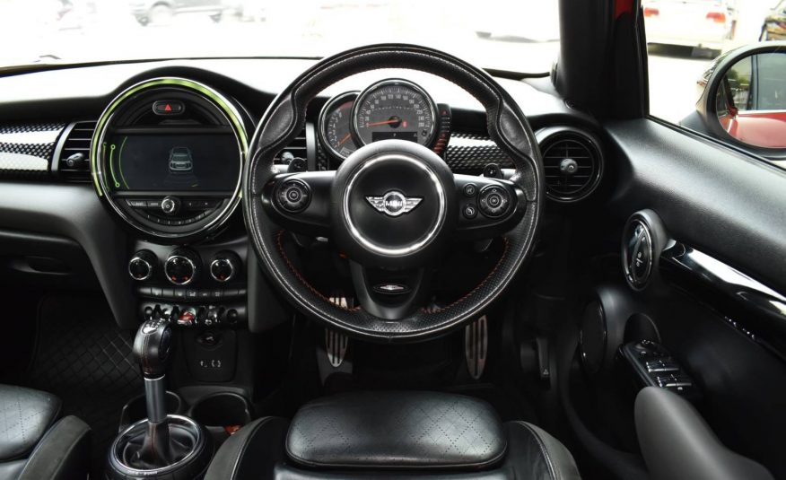 2015 Mini Cooper S 5-Turer JCW Look