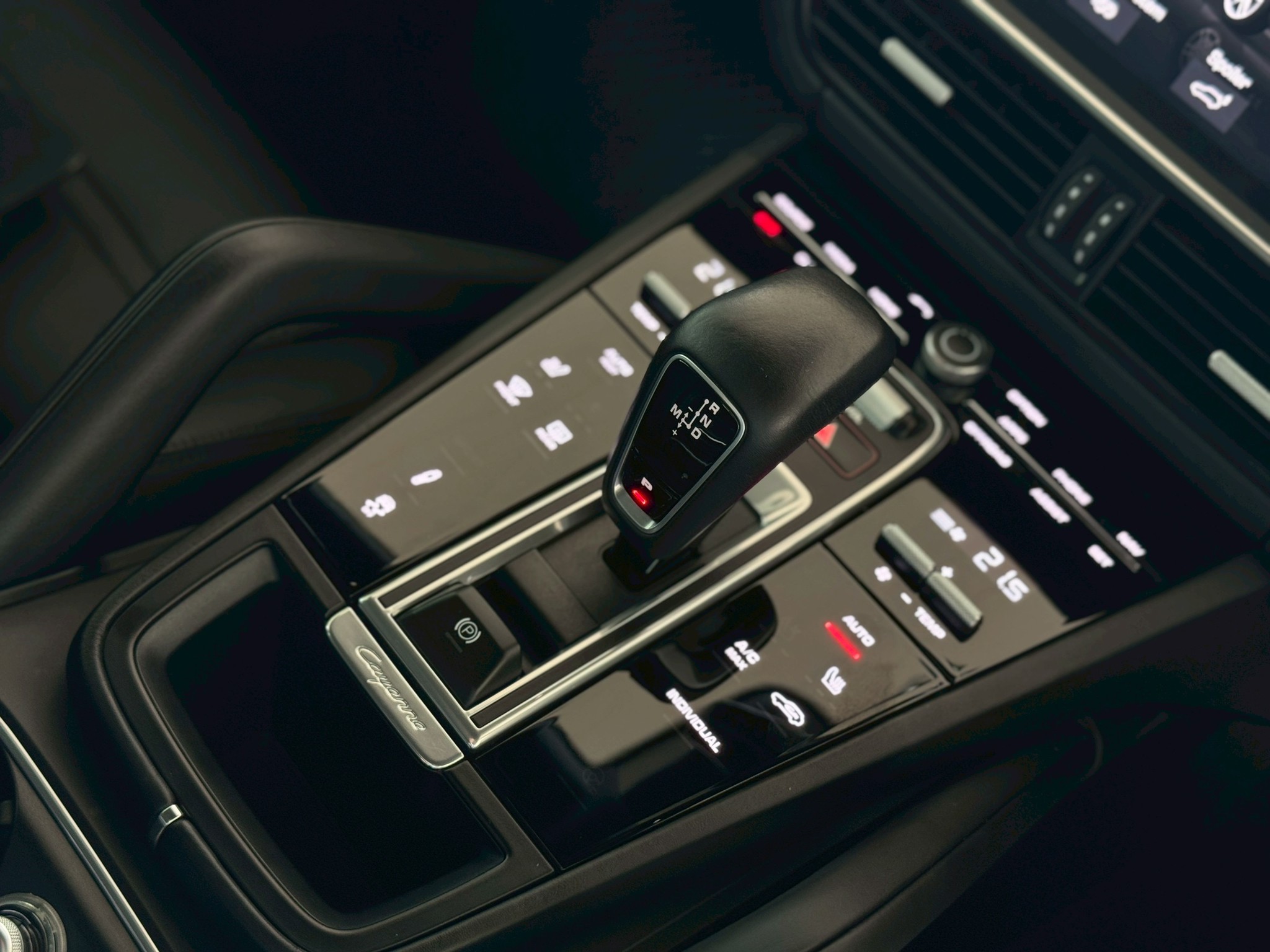 2019 Porsche Cayenne e-hybrid Coupe