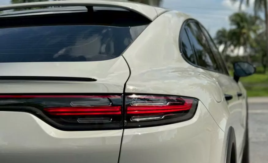 2020 Porsche Cayenne e-hybrid Lightweight Coupe
