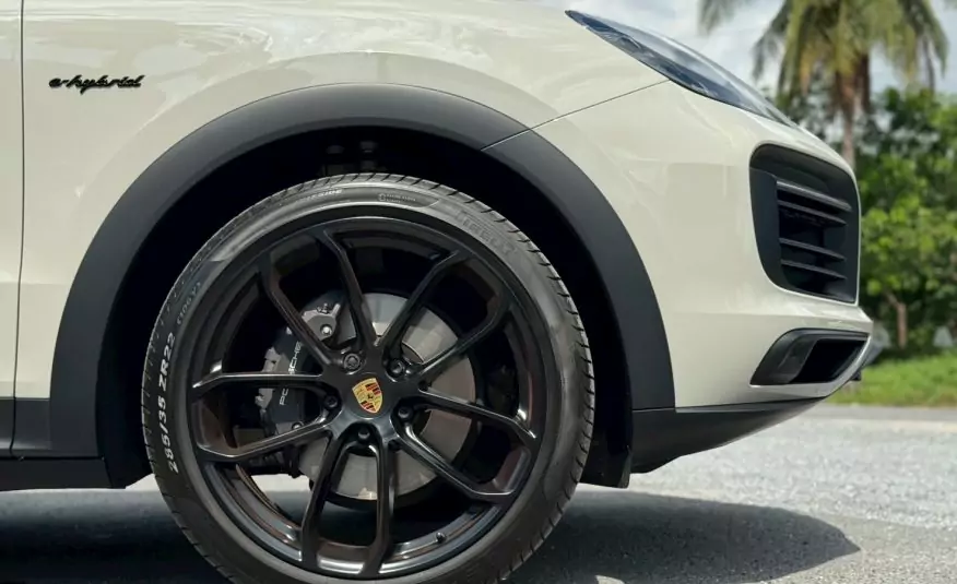 2020 Porsche Cayenne e-hybrid Lightweight Coupe