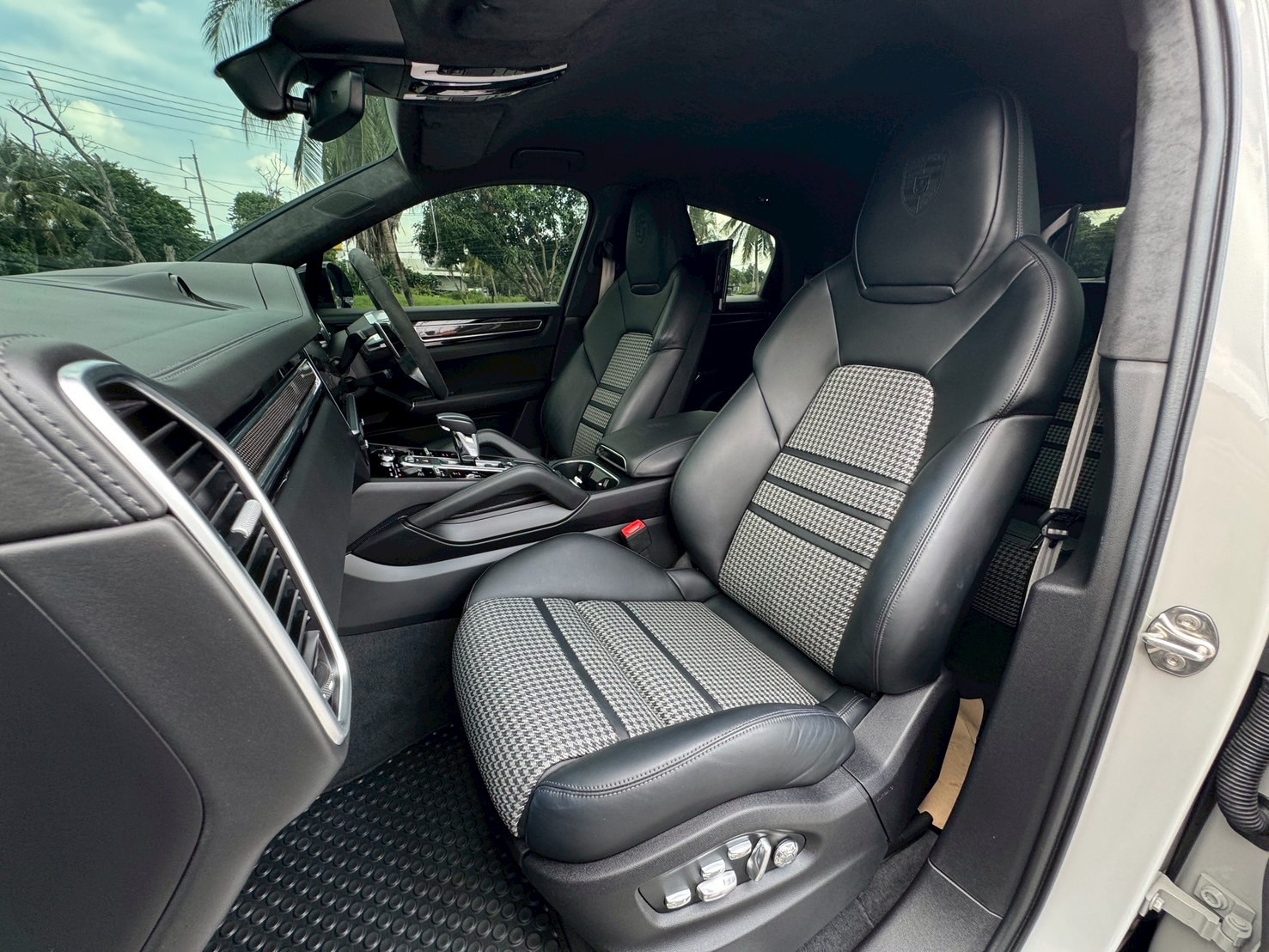 2020 Porsche Cayenne e-hybrid Lightweight Coupe