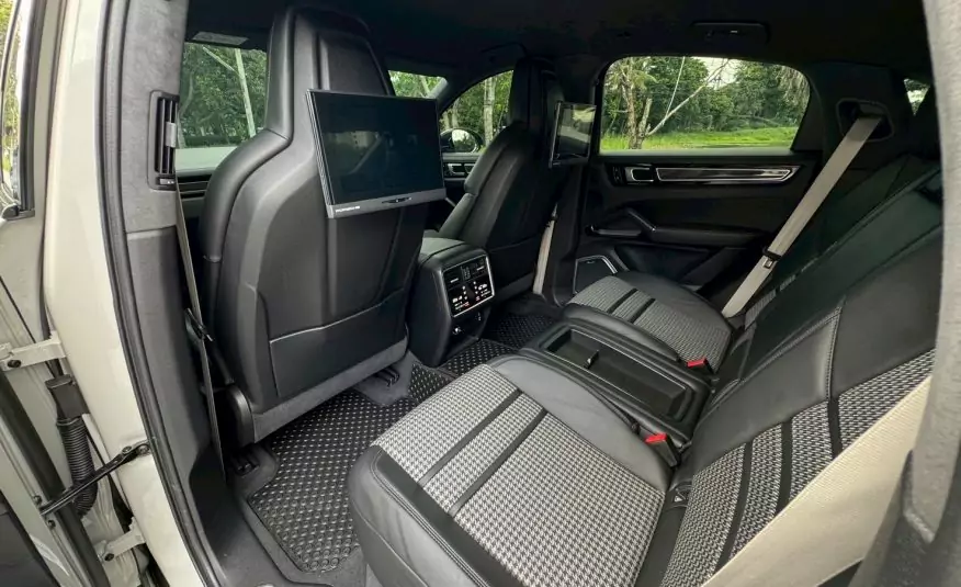 2020 Porsche Cayenne e-hybrid Lightweight Coupe