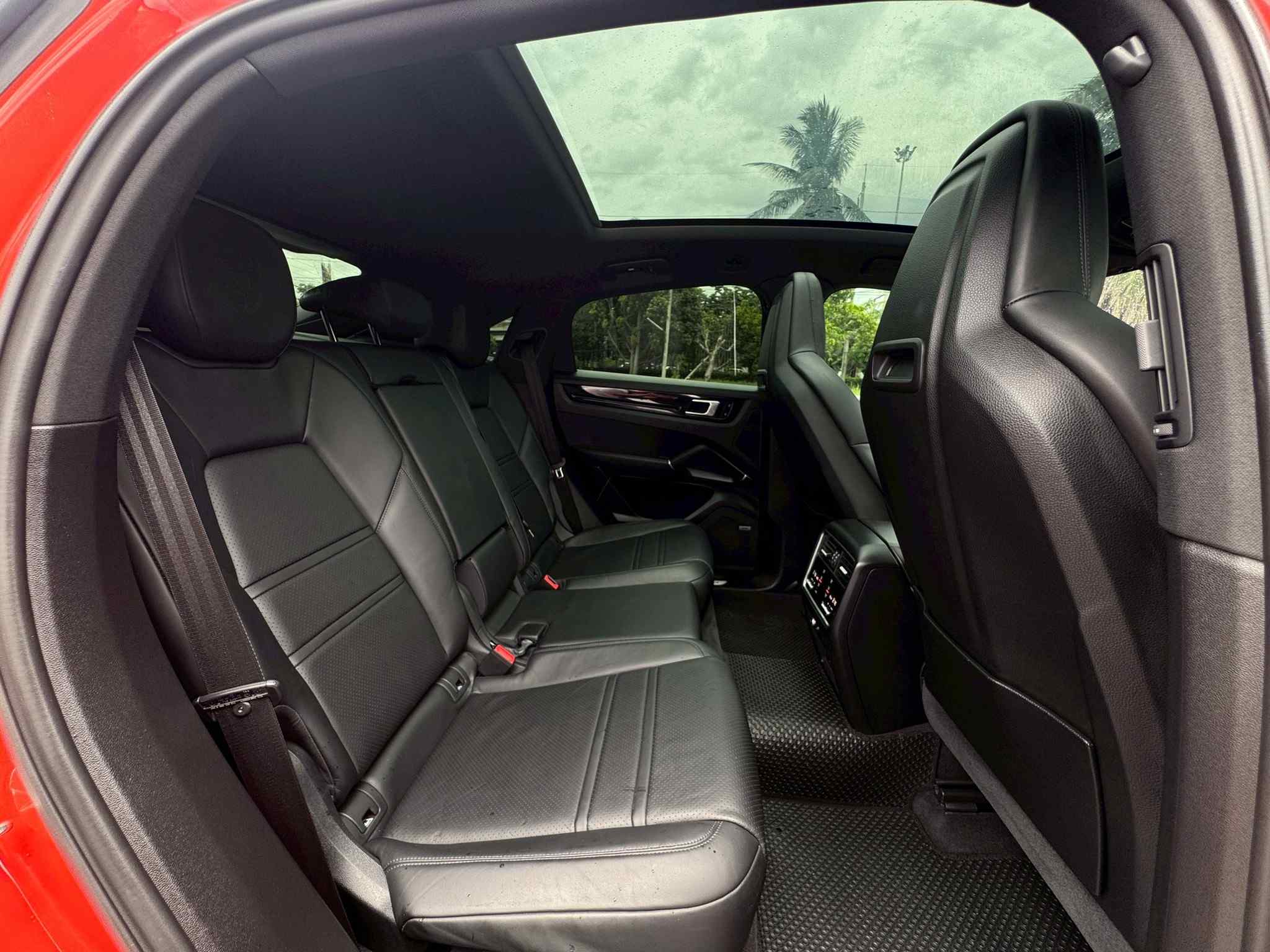 2019 Porsche Cayenne e-hybrid Coupe