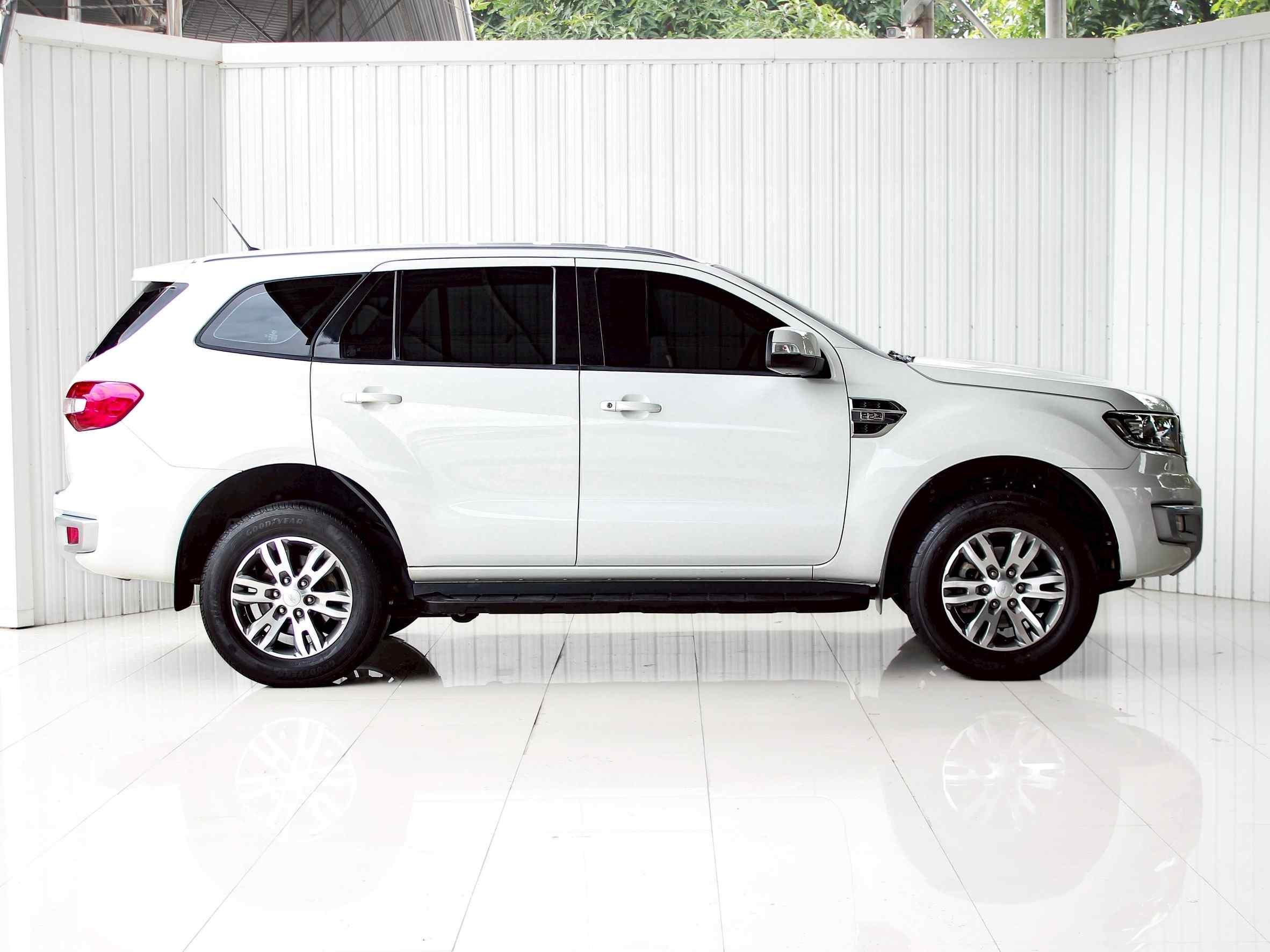 2015 FORD EVEREST 2.2 TITANIUM 2WD