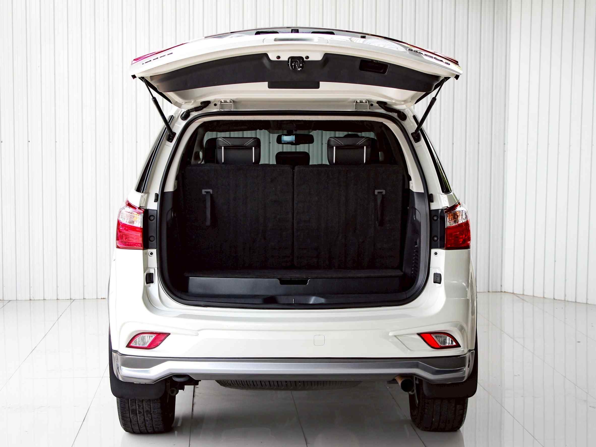 2019 ISUZU MUX 1.9 (DVD Navi