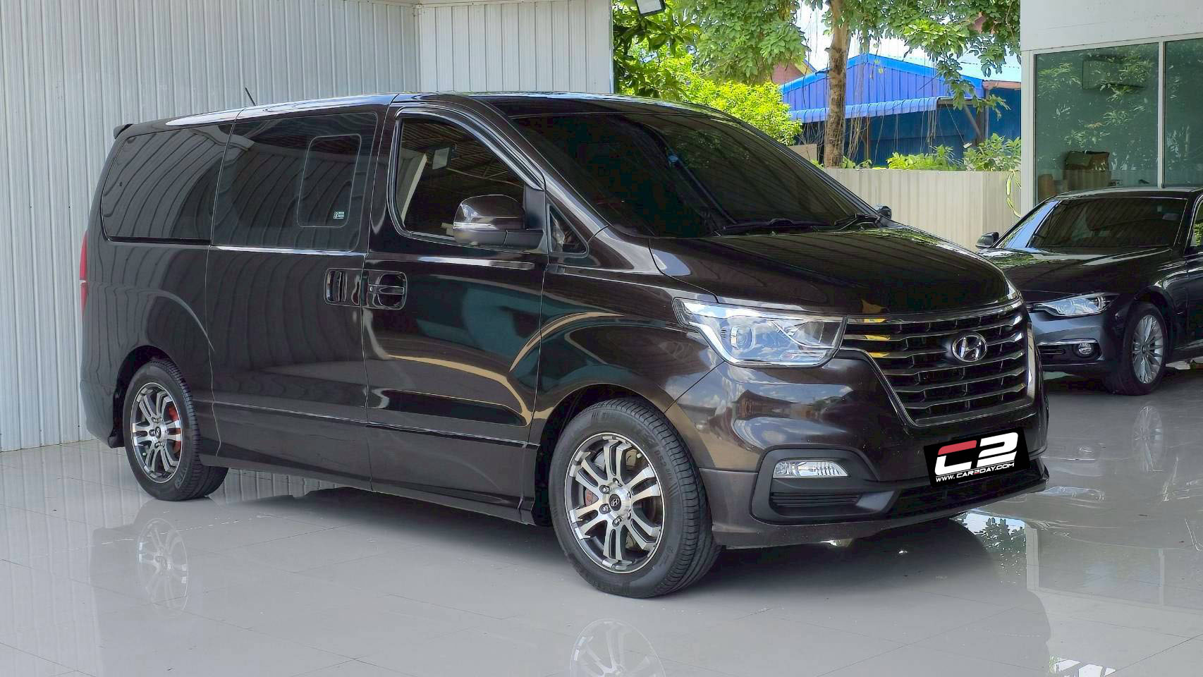 2019 HYUNDAI H1 DELUXE