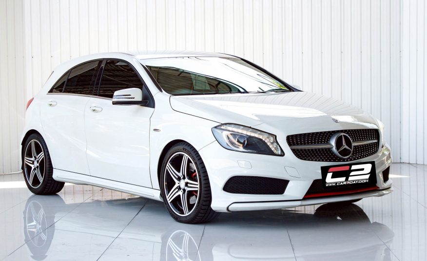 2013 Benz A250 AMG Sport 2.0 W176 Sport Hatchback
