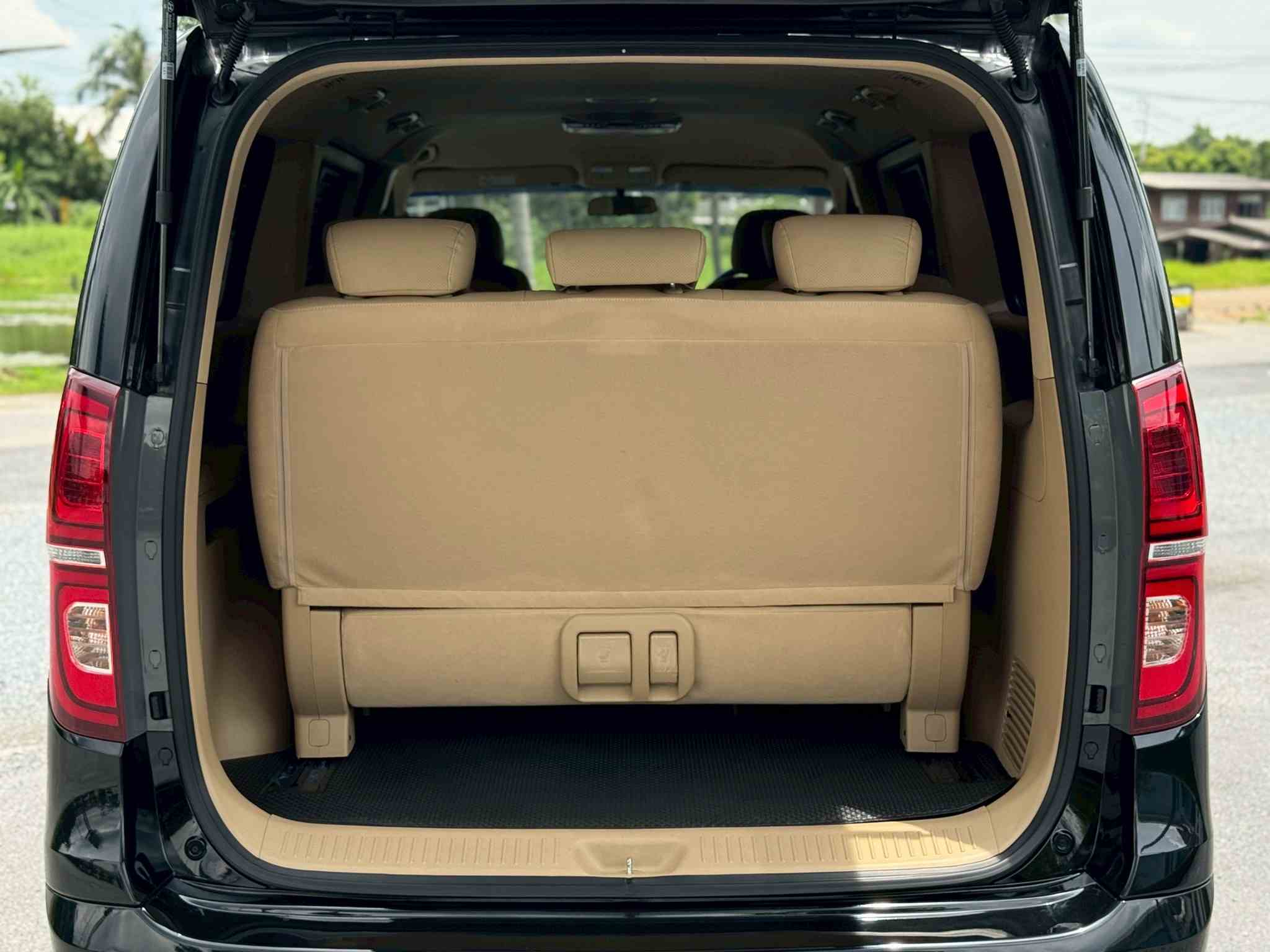 2019 Hyundai H1 Elite