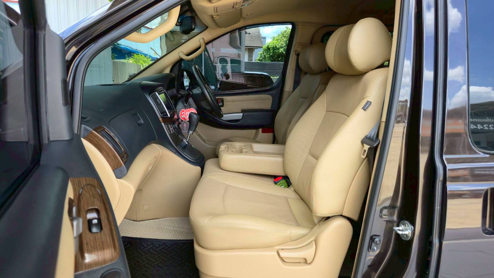 2019 HYUNDAI H1 DELUXE