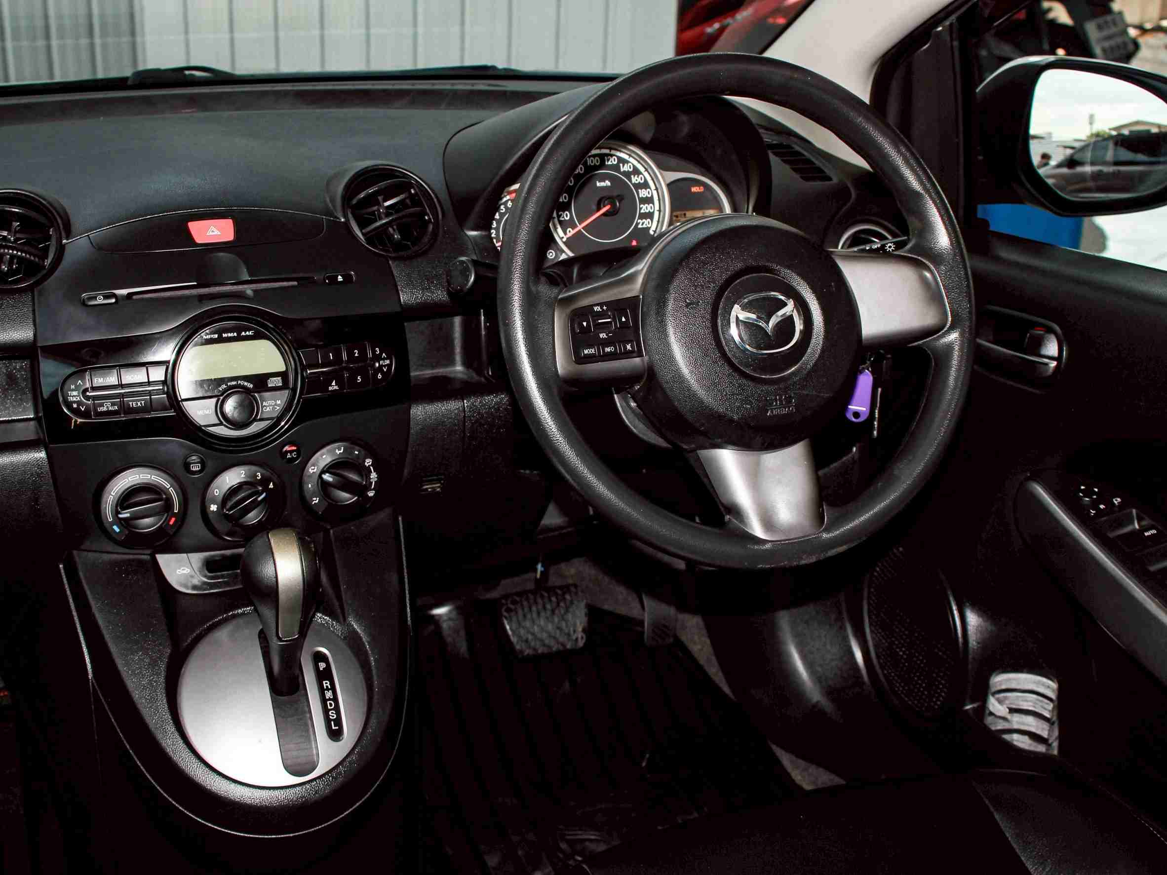 2012 MAZDA MAZDA2 1.5 Spirit