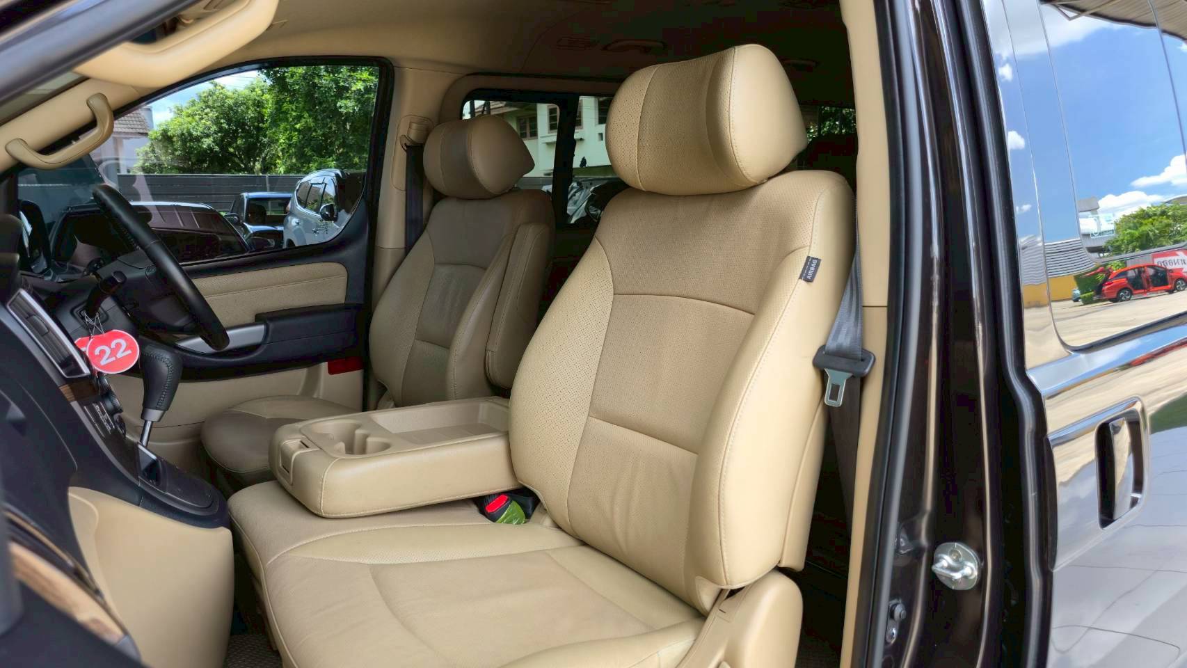 2019 HYUNDAI H1 DELUXE