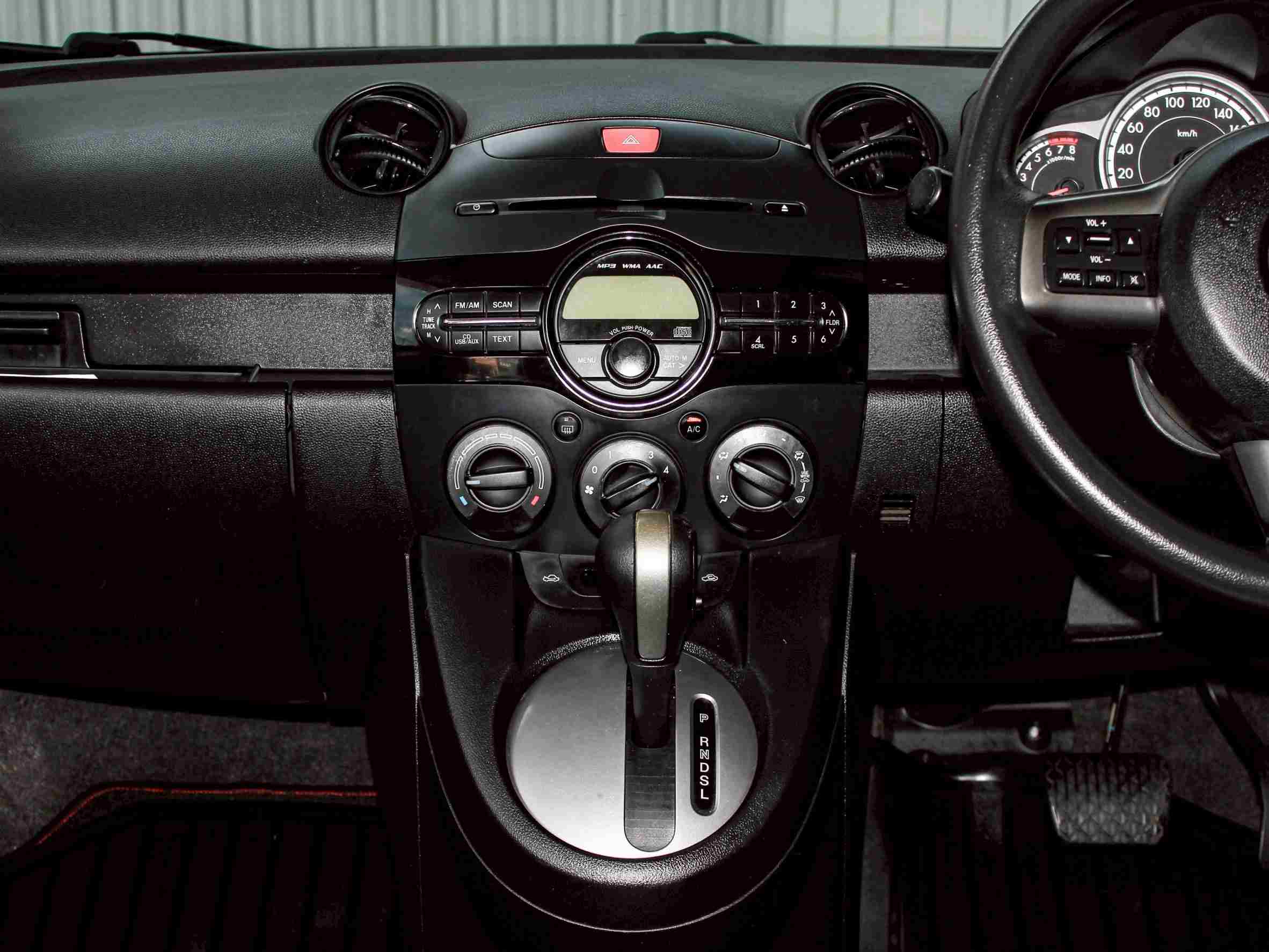 2012 MAZDA MAZDA2 1.5 Spirit