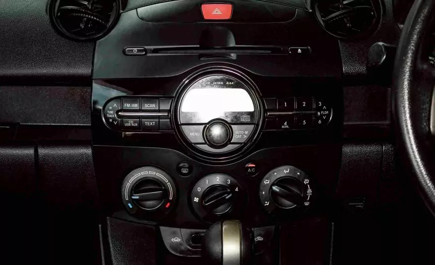 2012 MAZDA MAZDA2 1.5 Spirit