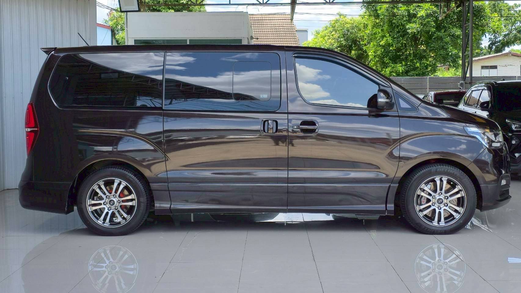 2019 HYUNDAI H1 DELUXE