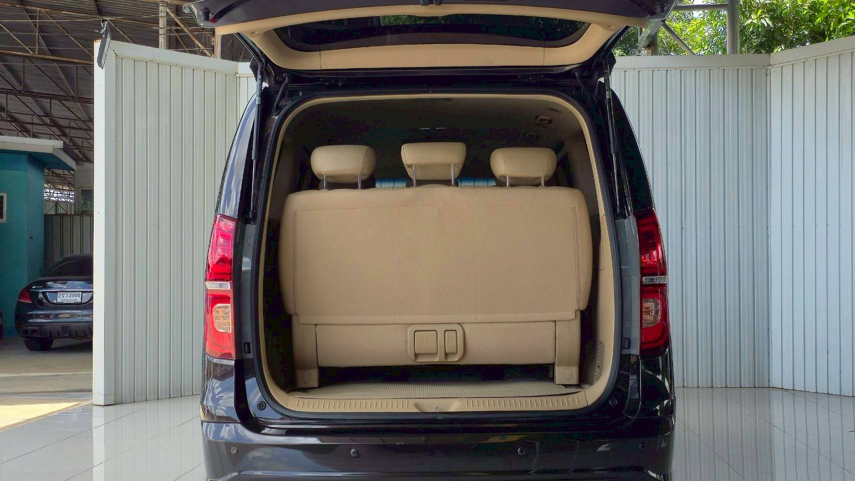 2019 HYUNDAI H1 DELUXE