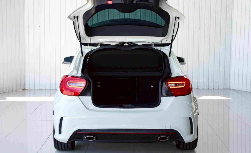 2013 Benz A250 AMG Sport 2.0 W176 Sport Hatchback