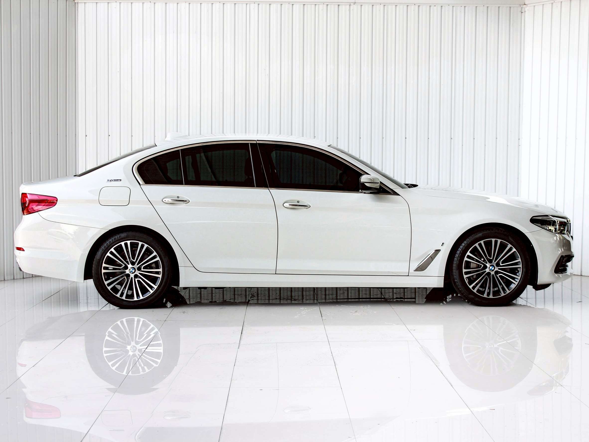 2019 BMW SERIES 5 530e 2.0 HIGHLINE